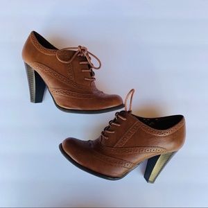 American Eagle Leather High-Heels Oxfords Size 7